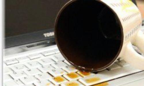 Что делать, если пролили жидкость на ноутбук или клавиатуру?